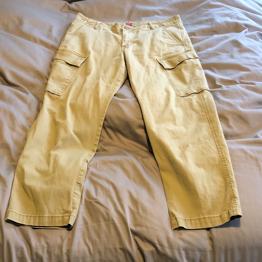 Men's Levi’s  Cargo Pants in Khaki